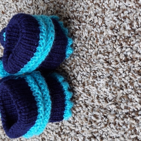 Adorable baby booties. Size 6-9 month. - Picture 4 of 5